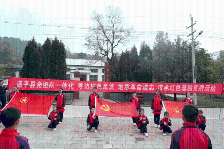 逃离古老的乡村房子