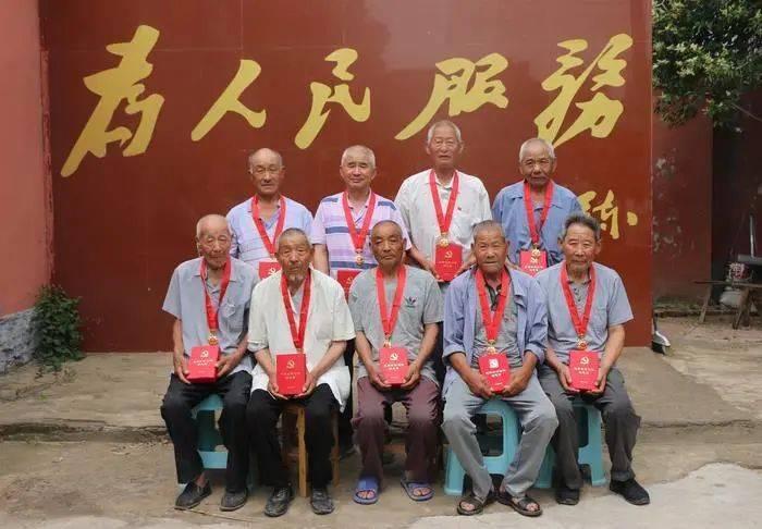 《我的前半生》贺涵爽约唐晶龙凤胎满月宴,罗子君收到陌生包裹