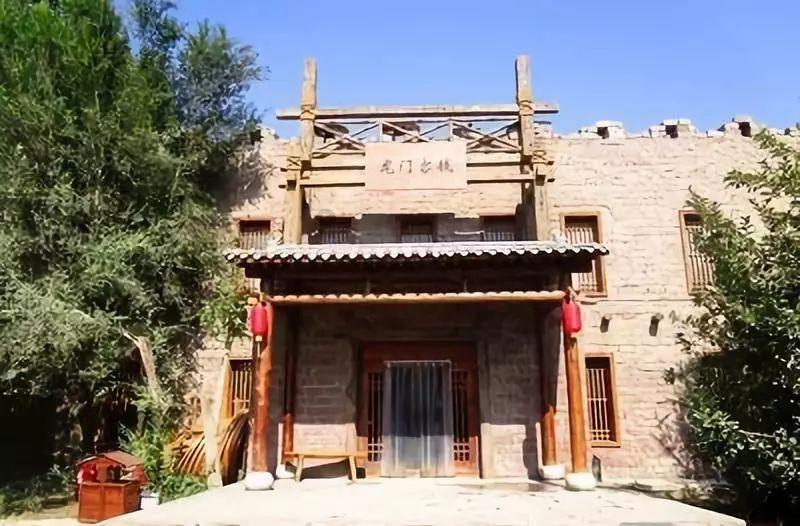 一家四口三人生病,河南男子步行两小时背重病母亲就医,“我要让我妈过个好年”